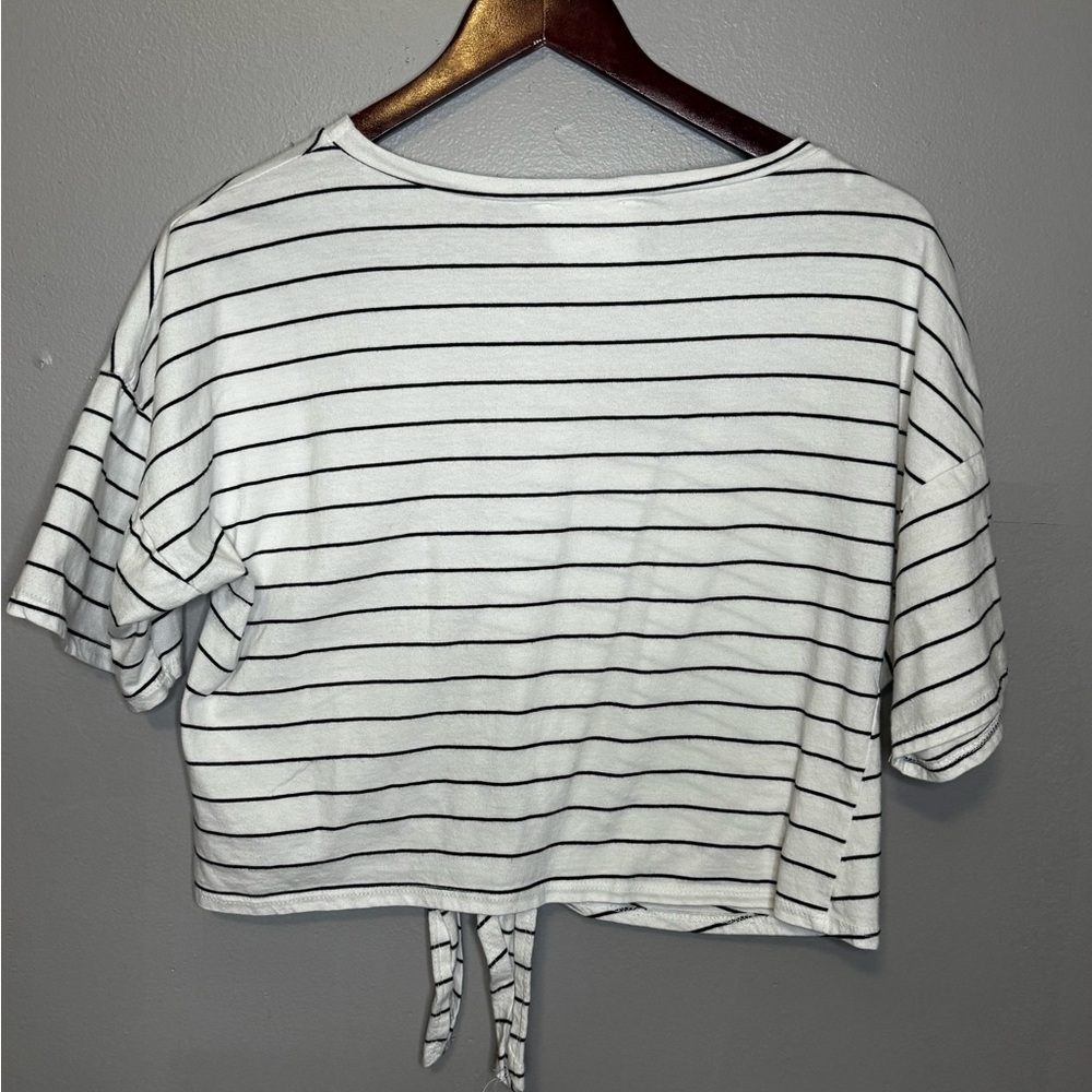 Sadie & Sage Striped Tie Front Crop Top Small White Black Short Sleeve EUC - Picture 3 of 7